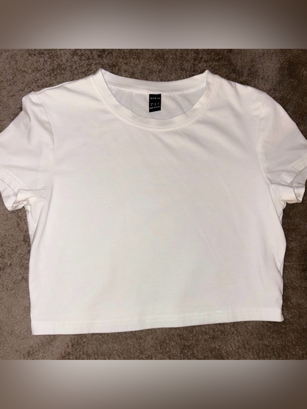 SHEIN White Crewneck Tee with Black Tag Detail